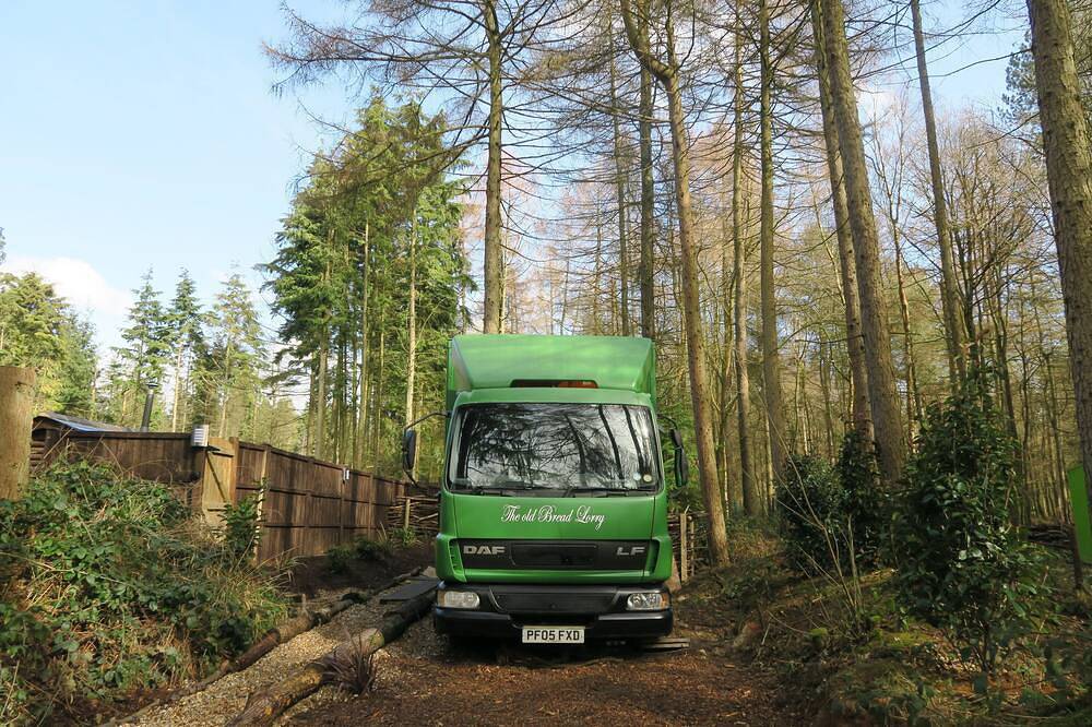 The Old Bread Lorry with hot tub in Surrey