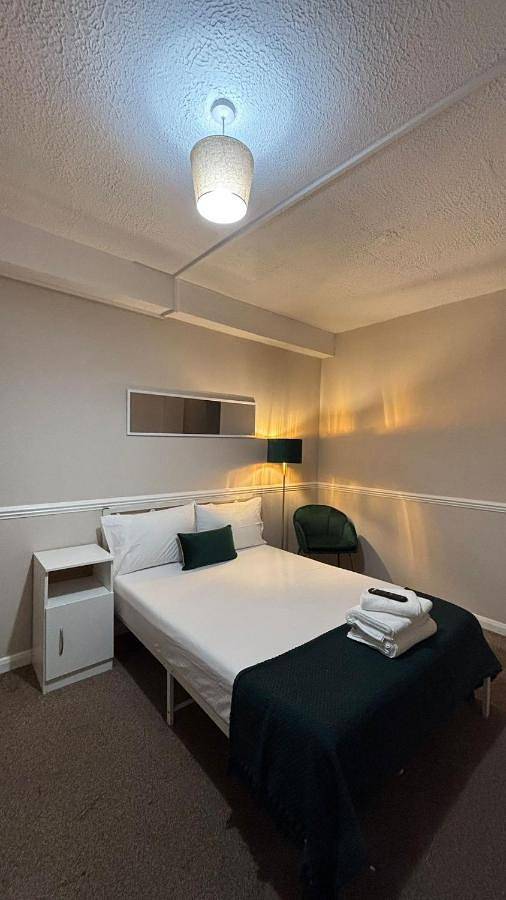 Hotel per 4 persone, con giardino - 1