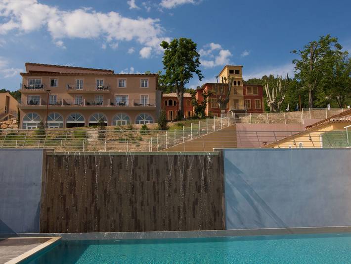 Gîte pour 6 personnes, avec Balcon/Terrasse et Piscine à Callian - 2