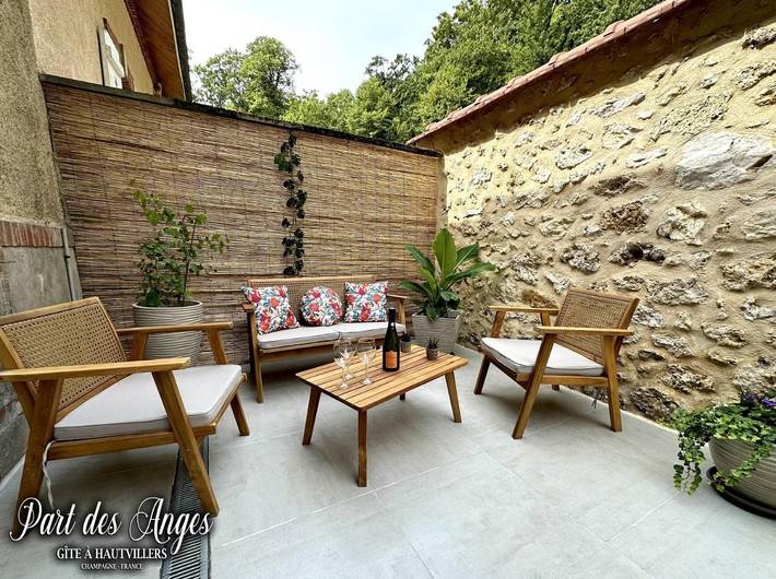 Location de vacances pour 7 personnes, avec Balcon et Terrasse ainsi que Jardin et Vue à Hautvillers