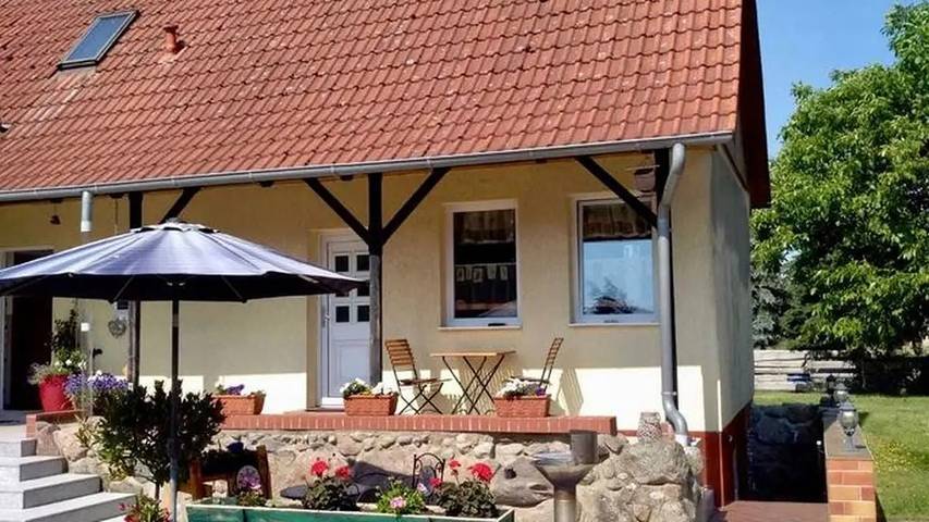 Ferienhaus für 4 Personen, mit Garten in Dobbin-Linstow