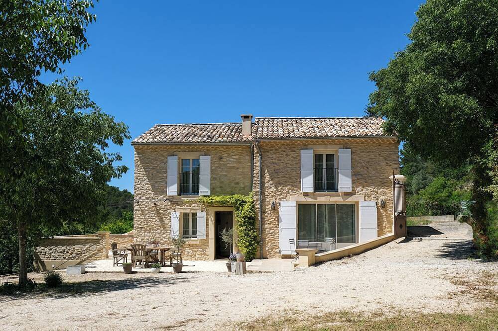 Magnifique Mazet en Pierre au Coeur de la Provence et de ses Collines in La Roque-sur-Pernes, Vaucluse