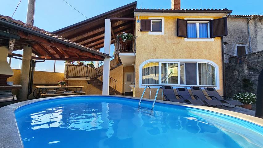 Ferienhaus für 4 Personen, mit Terrasse und Garten