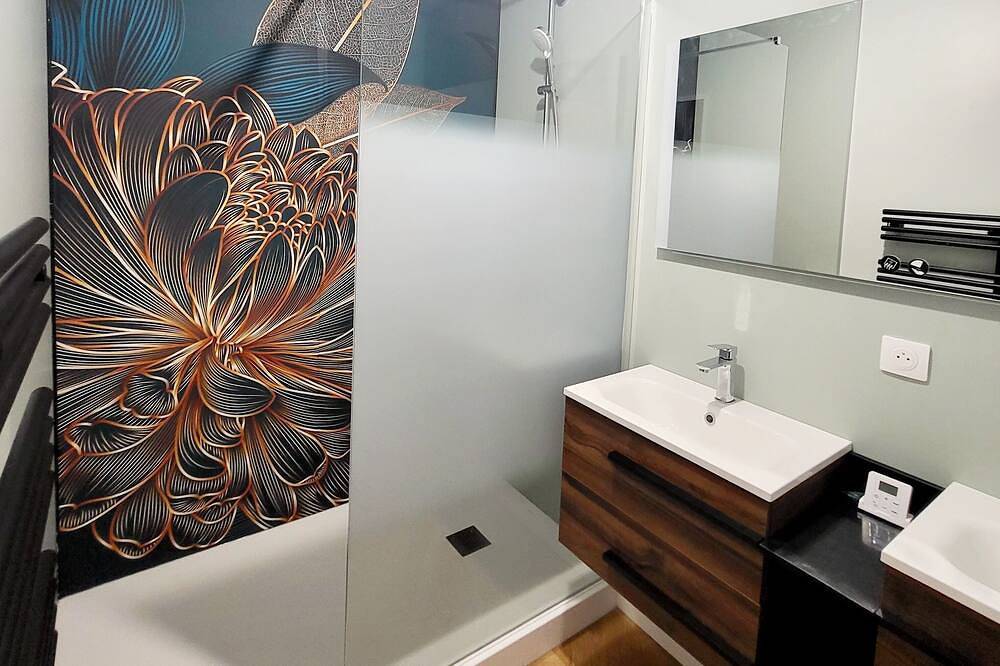 Entire apartment, Refurbished 1-bedroom apartment 180 m from the spa. Ideal for curists. in Vichy, Vichy region