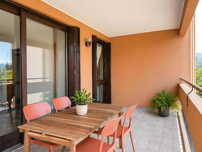 Gîte pour 6 personnes, avec Balcon et Vue sur le lac à Laveno-Mombello - 2