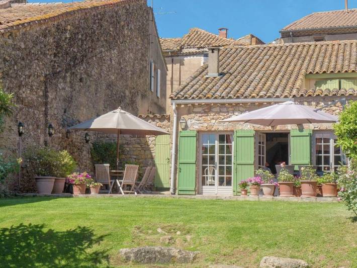 Location de vacances pour 6 personnes, avec jardin ainsi que terrasse et piscine à Montouliers - 4