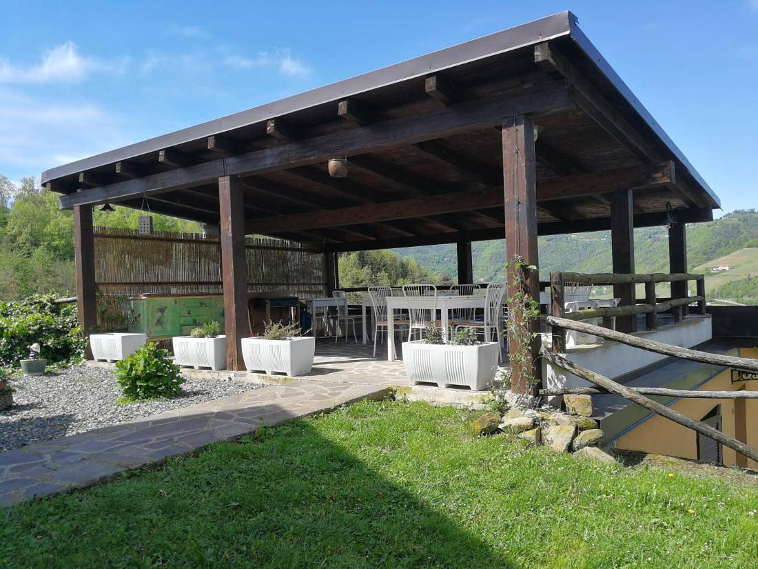 Bed and Breakfast for 4 people with garden in Vesime, Langhe