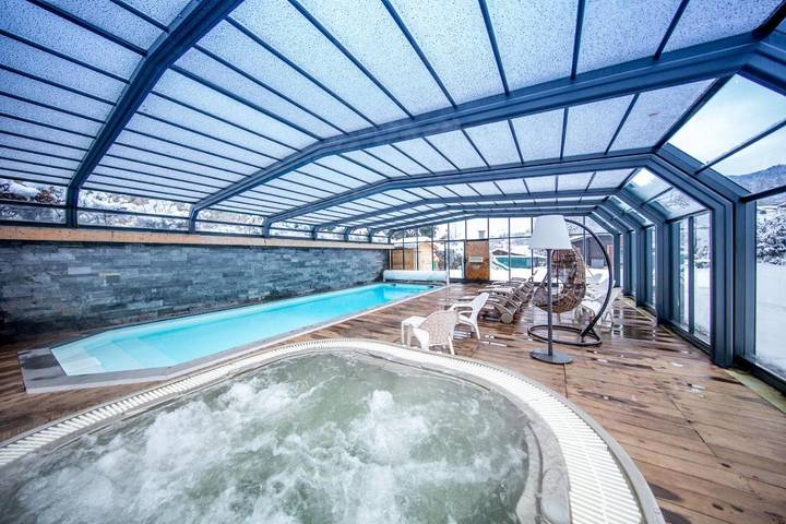 Hôtel pour 2 personnes, avec piscine et jacuzzi ainsi que jardin et sauna