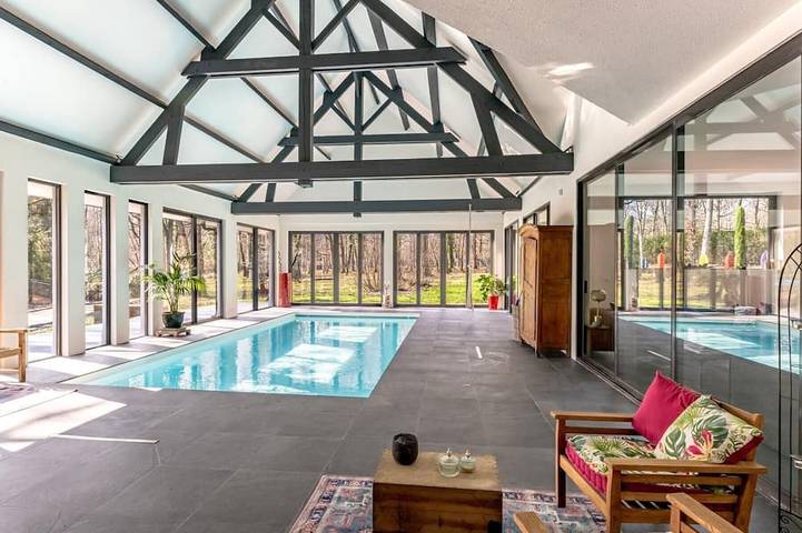 Villa pour 12 personnes, avec jacuzzi ainsi que sauna et jardin, animaux acceptés dans Île de France