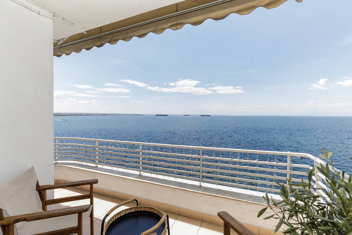 Infinity: Serene seafront apartment in Ladadika, Región de Thessaloniki
