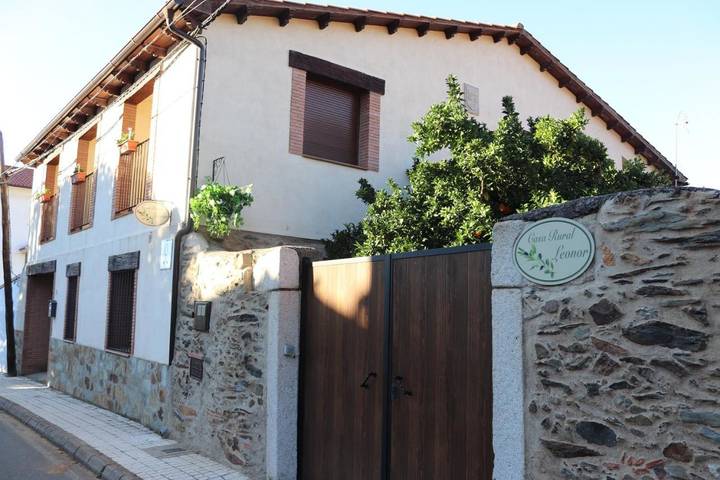Casa de vacaciones para 10 personas, con jardín además de vistas y piscina en Las Hurdes - 2
