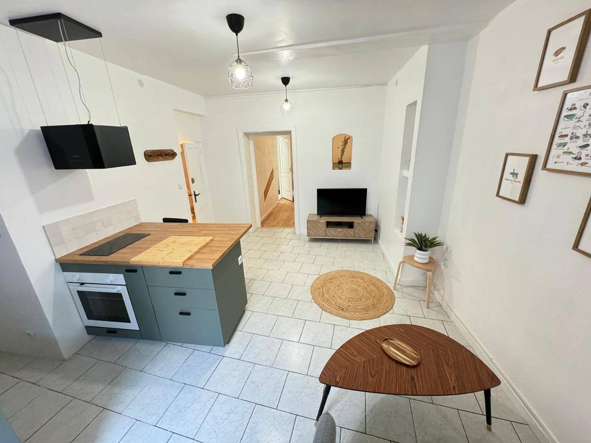 Appartement entier, One-Bedroom Apartment in Sète, Côte méditerranéenne (France)