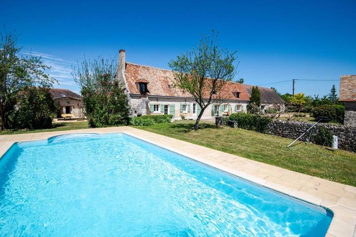 Gîte pour 10 personnes, avec terrasse ainsi que jardin et piscine, animaux acceptés à Ambillou - 4