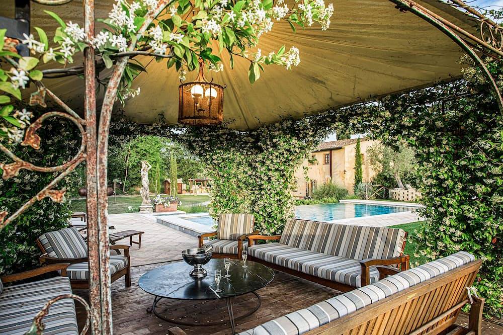 Luxury Villa Iris , 6 rooms with bathrooms, swimming pool, spa, sauna. in San Gimignano, Siena Province