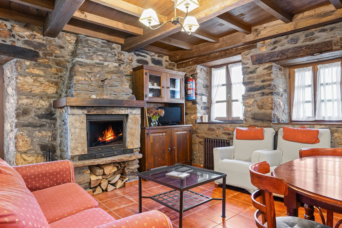 Casa rural 'Xepo' con vistas a la montaña, terraza privada y Wi-Fi in Cangas del Narcea, Parque Natural de las Fuentes del Narcea, Degaña e Ibias