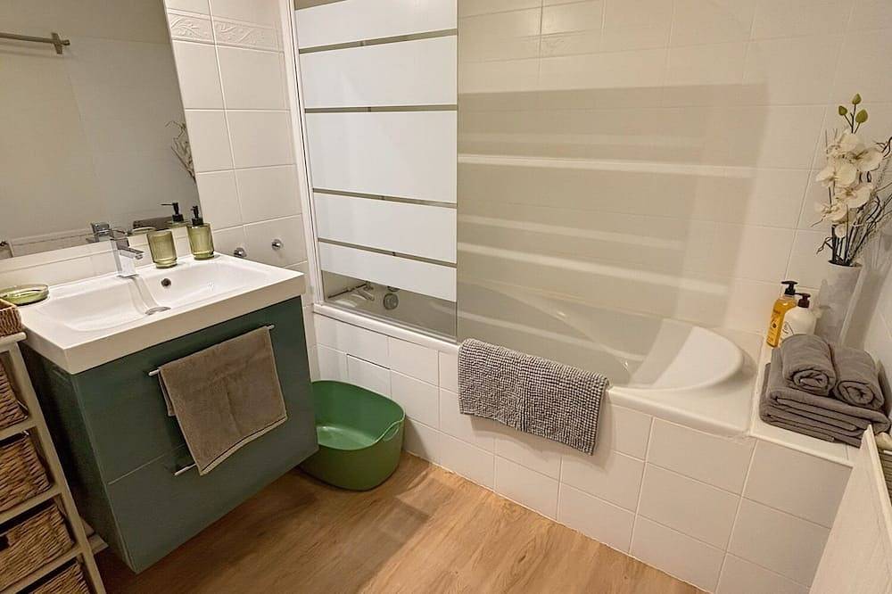 Ganze Wohnung, Pinvidik apartment with private parking close to city center and train station in Saint-Brieuc, Côte de Goëlo