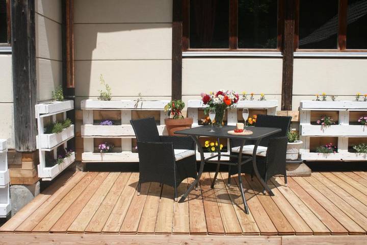 Ferienwohnung für 2 Personen, mit Terrasse und Ausblick in Jaun