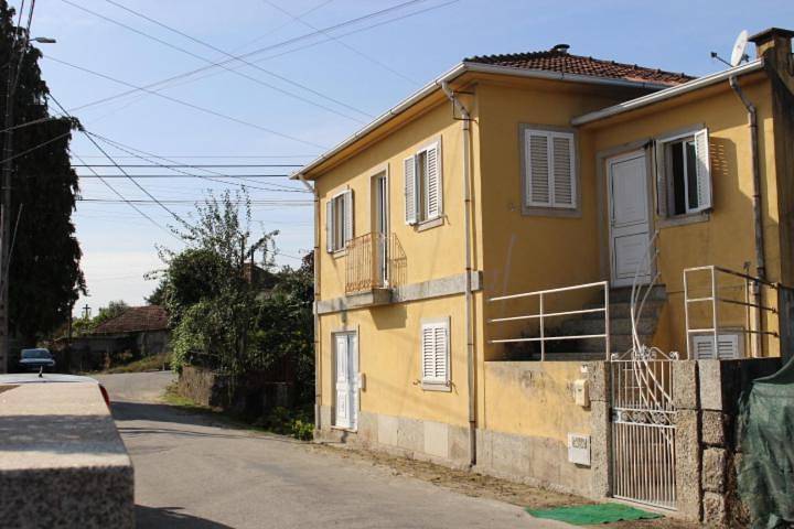 Casa de férias para 3 pessoas, com vista e terraço, com animais de estimação em Lousada