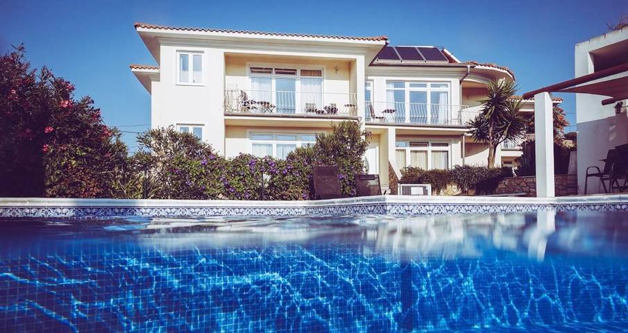Gîte pour 6 personnes, avec jardin ainsi que vue et piscine, animaux acceptés à Vila do Bispo - 2