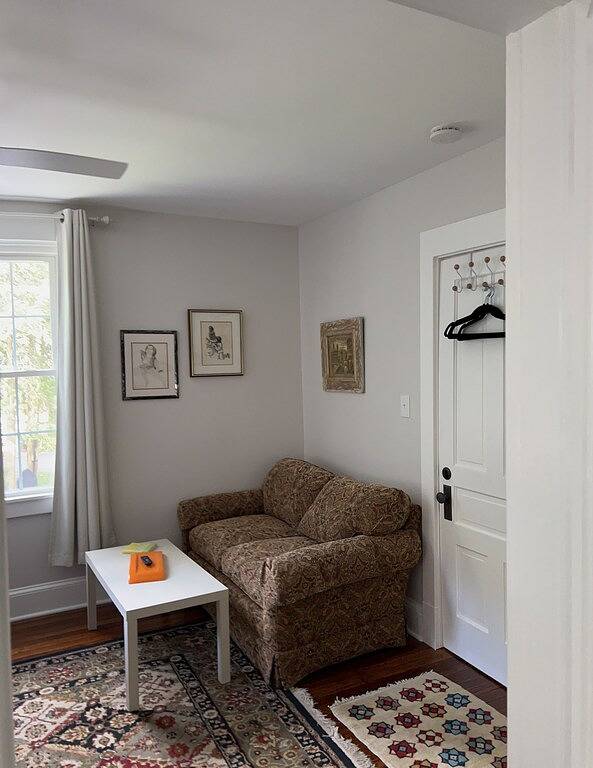 Quiet Central, Historic Farmhouse, Bed & Breakfast Suite - Suite 2 (New!) in Maryland