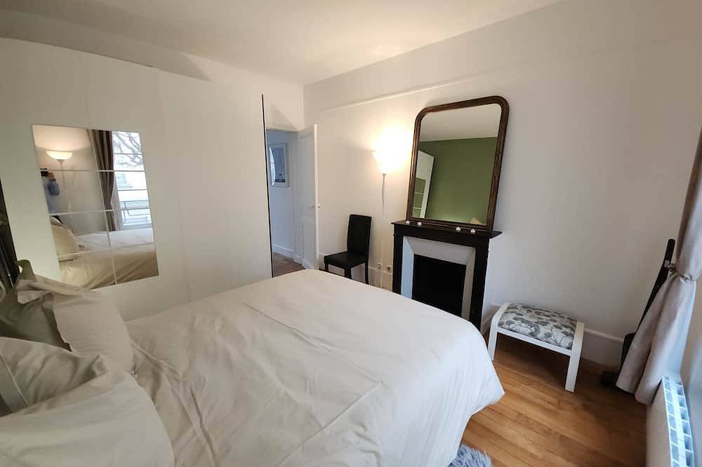 Entire apartment, Apparently cosy 2-room apartment, central location in La Garenne-Colombes, Hauts-de-Seine