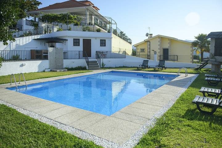 Casa rural para 8 personas, con piscina y balcón en Amarante
