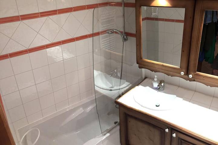 Entire apartment, Spacious 3 Bedroom Apartment Right on the Slopes in Station de Morillon, Grand Massif