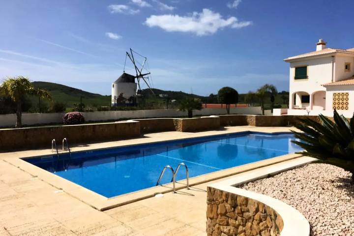 Casa de férias para 6 pessoas, com terraço e jardim e ainda jacuzzi and piscina em Budens