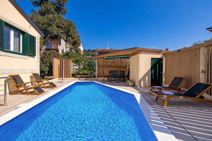Villa für 6 Personen, mit Terrasse und Pool sowie Garten, kinderfreundlich in Rovinj