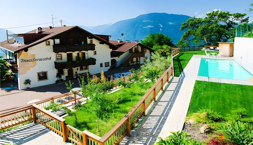 Ferienwohnung für 3 Personen, mit Garten und Whirlpool im Dorf Tirol - 2