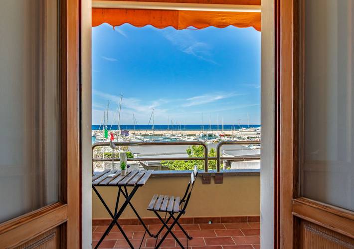Appartamento intero, Via Della Torre 1 Balcone - Fronte del Porto - Magnifica vista in San Vincenzo, Costa degli Etruschi