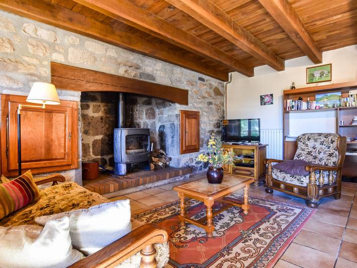 Maison de vacances pour 6 personnes, avec terrasse et jardin, adapté aux familles dans le Cantal - 2