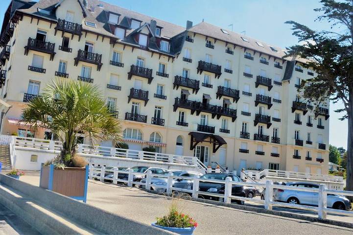 Gîte pour 4 personnes, avec Balcon ainsi que Jacuzzi et Piscine à Donville-les-Bains - 4