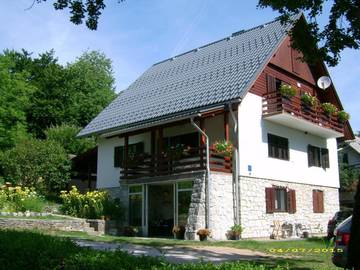 Gîte pour 2 personnes, avec balcon ainsi que vue et jardin dans Plitvička Jezera