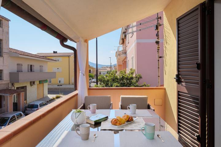 Hel lägenhet, Apartment 'Carmen House' with Balcony, A/C & Wi-Fi in Olbia, Costa Smeralda