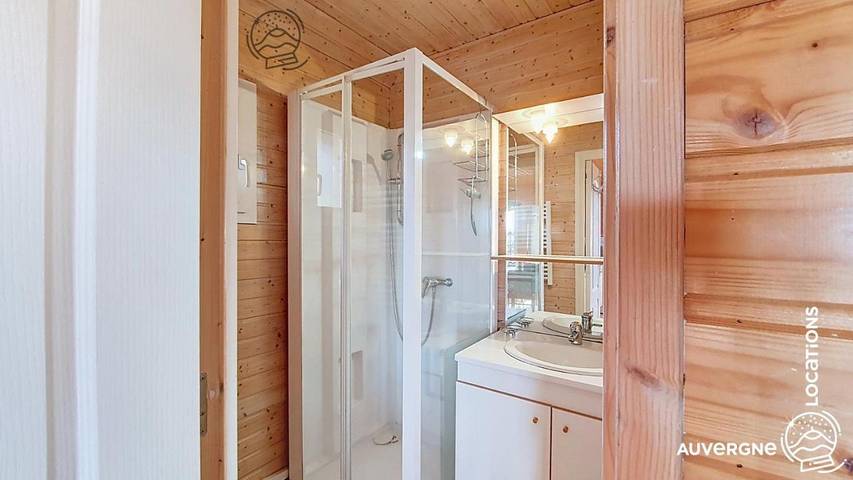 Gîte pour 5 personnes, avec balcon et vue dans Lac Chambon - 4