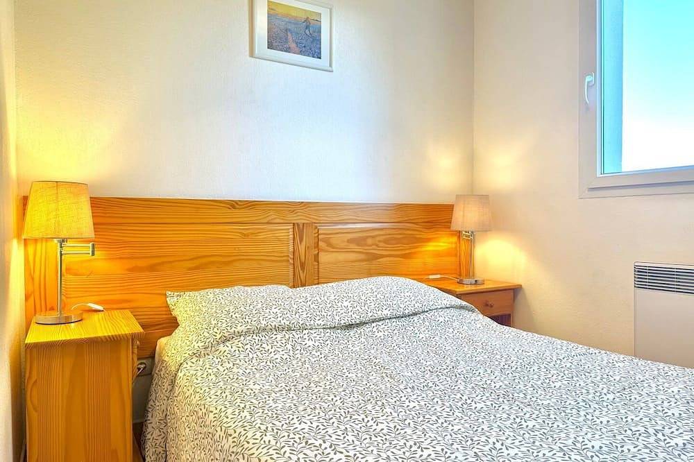 Entire apartment, La salamandre bleue, 4 pers pool in Calvisson in Calvisson, Mediterranean Coast (France)