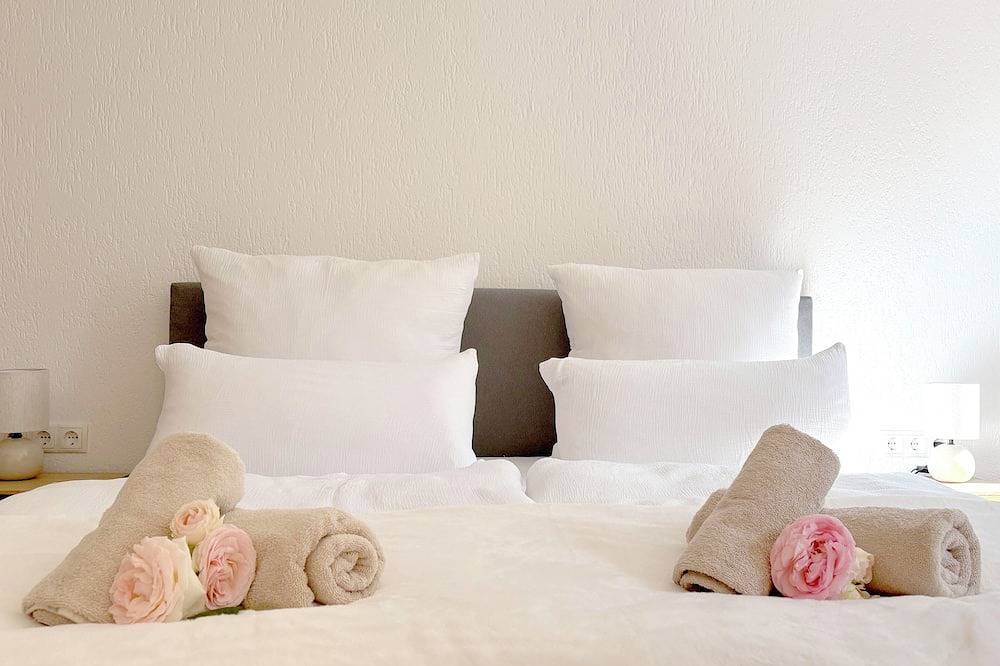 Ganze Wohnung, Stilvolle Ferienwohnung mit moderner Küche & Komfortbad in Bad Königshofen i.Grabfeld, Rhön-Bayern
