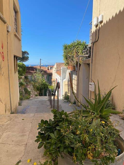 Gîte pour 2 personnes, avec jardin dans Port du Vallon des Auffes - 2