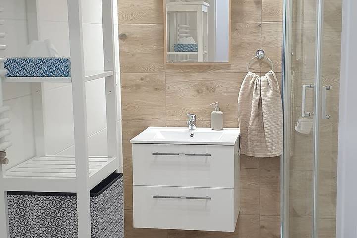 Ganze Wohnung, Apartment for 4 people with garage, Wifi and air conditioning in Breslau, Niederschlesien