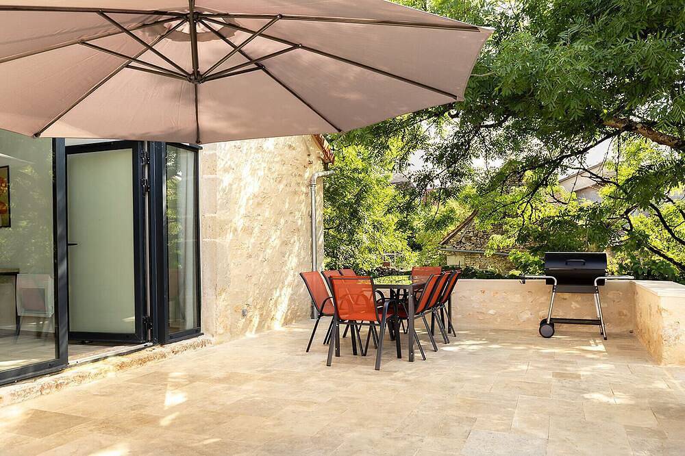 Grange La Roca Masia-Les Coquelicots, piscine, jardin, 4 chambres 8/10 personnes in Assier, Quercy