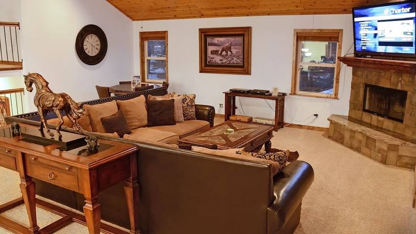 Log cabin for 14 people, with garden in Big Bear Lake