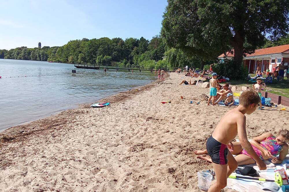 Ganze Wohnung, Seeblick Apartment  direkt neben der Schwimmhalle,  Tierfreundlich in Plön, Plön (Stadt)