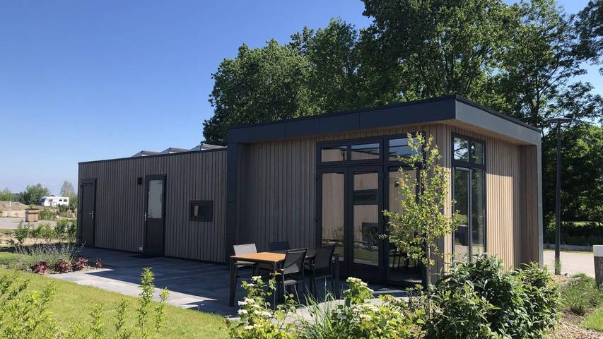 Ferienhaus für 4 Personen, mit Balkon/Terrasse und Terrasse sowie Garten und Pool in Enkhuizen