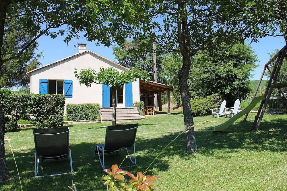 Gite avec grande piscine couverte dans grand jardin ouvert sur la campagne in Banon, Région de Forcalquier