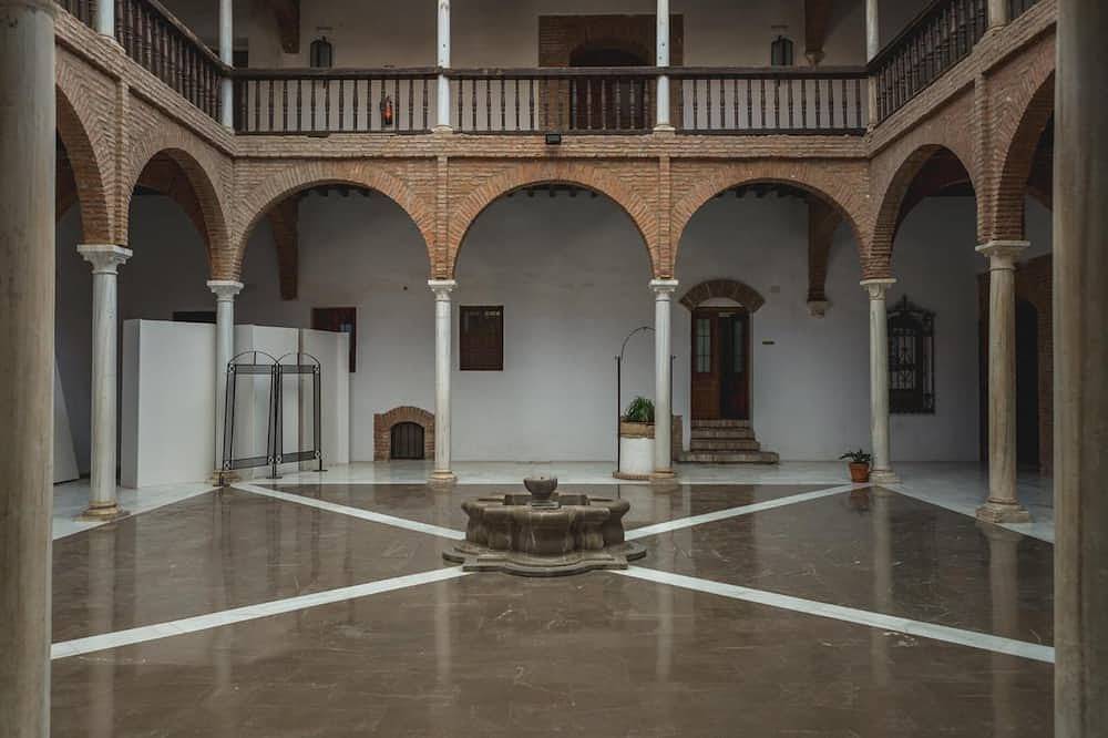 Entire apartment, Apartment 'La Medina' with Wi-Fi in Guadix, Geoparque de Granada