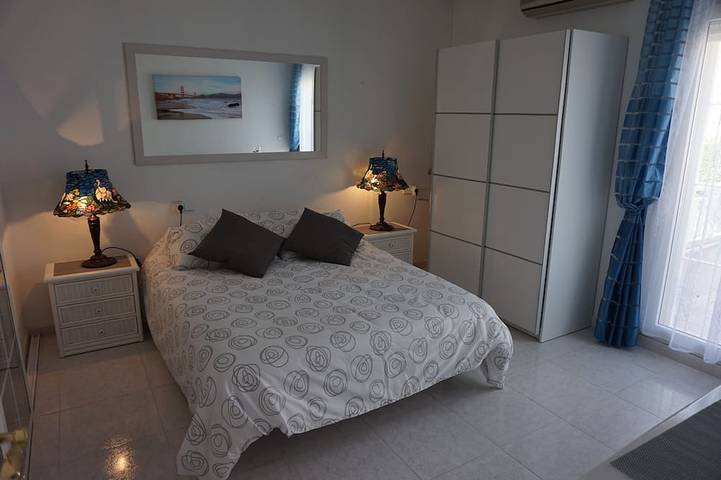 Location de vacances pour 6 personnes, avec balcon ainsi que jardin et piscine dans Playa Flamenca - 3