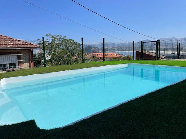 Casita Independiente y tres apartamentos con piscina Ladeira Playa in Praia de Santa Marta - Areal de Santo Estevo (Baiona), Baiona