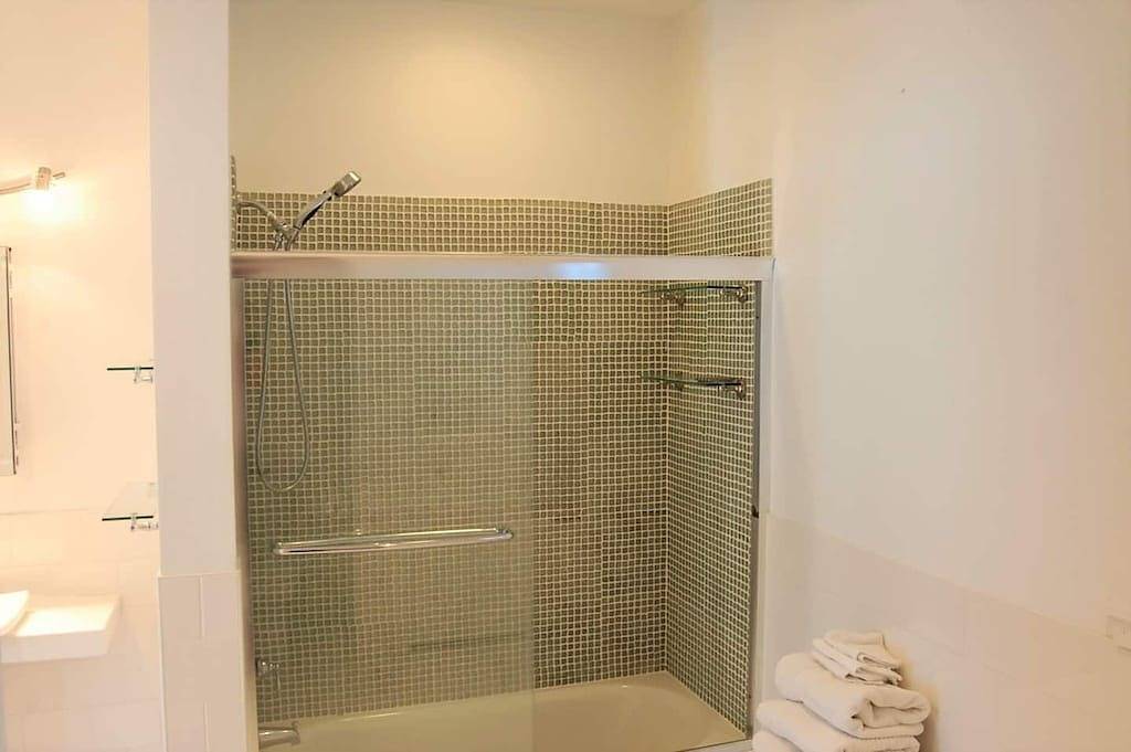 Pet Friendly Natural cedar shakes waterfront on Lake Winnipesaukee sleeps 6 in Moultonborough, Lake Winnipesaukee