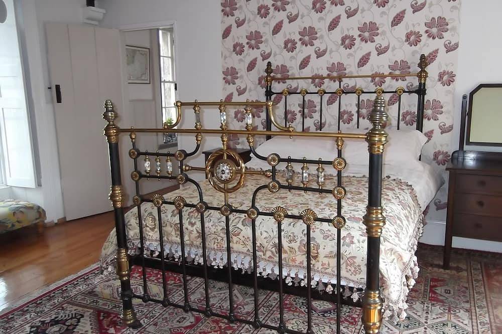 Private Annex to Manor Sleeps 6 in Shepton Mallet, Somerset